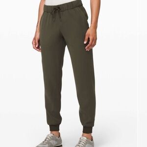 Lululemon On the Fly Jogger - Dark Olive